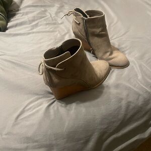 Nique Beige Ankle Booties